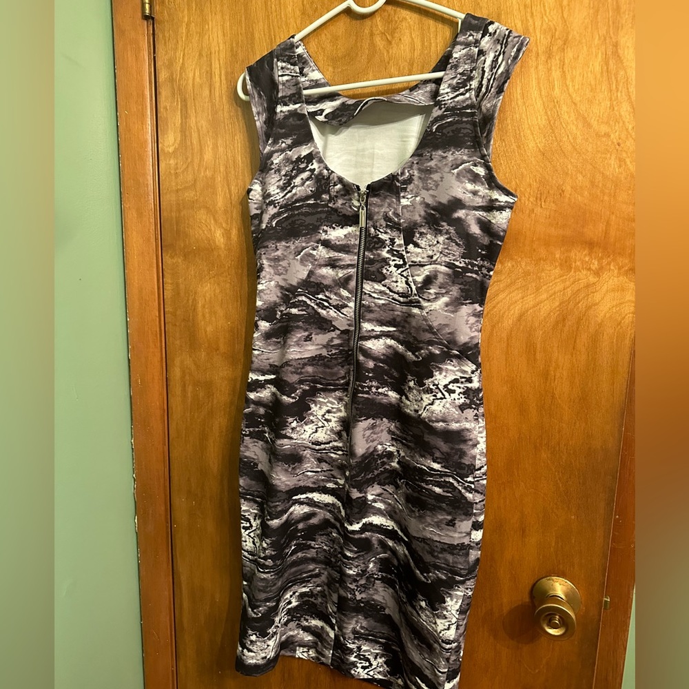Jennifer Lopez size 8 cap sleeve dress